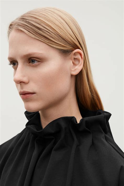 cosstores online shop.